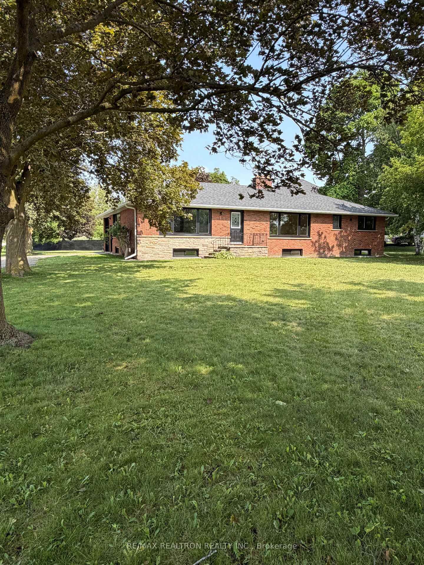 Photo de la propriété: 13 Circle Ridge Drive ON L4P 2H2