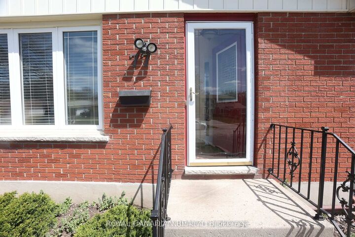 Property Photo:  77 Culver Crescent  ON N5V 3G3 