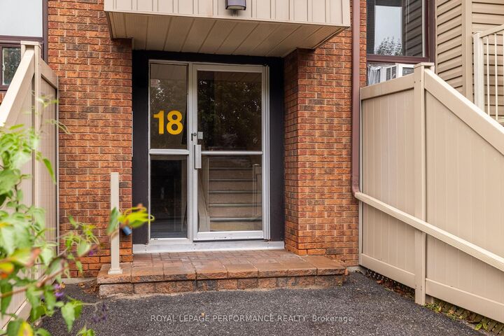 Property Photo:  18 Sweetbriar Circle 7  ON K2J 2K4 