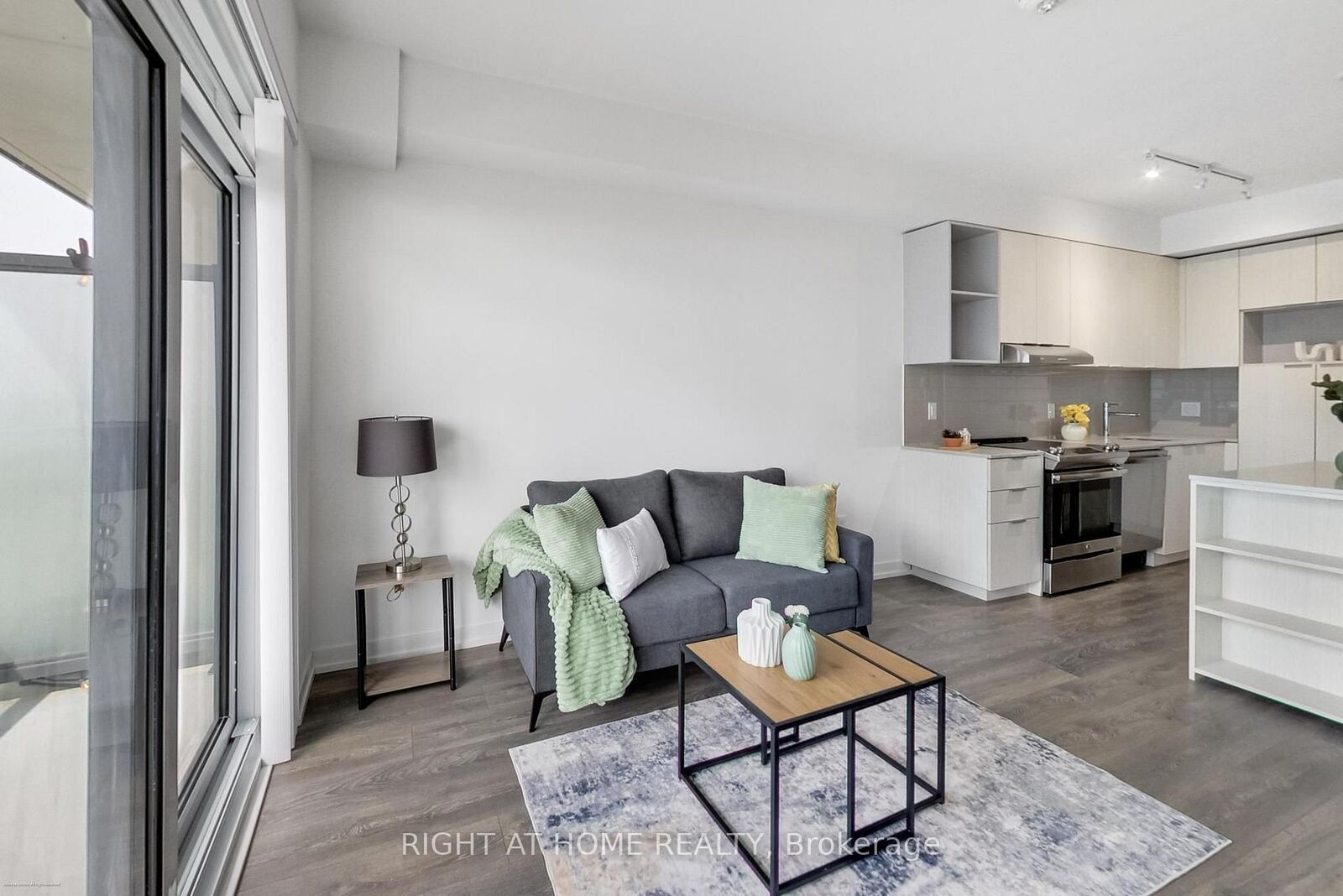 Property Photo:  2520 Eglinton Avenue W 1602  ON L5M 0Y4 