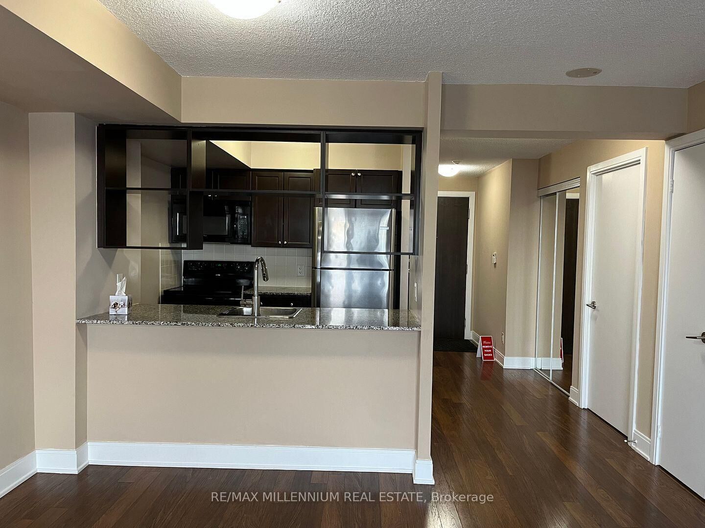 Property Photo:  135 Village Green Square 2621  ON M1S 0G4 