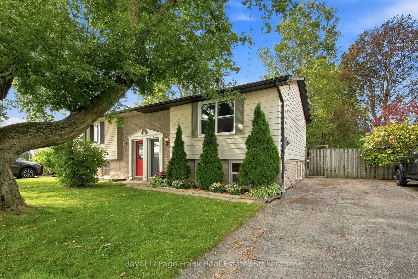Property Photo:  445 Bay Street  ON L9L 1M7 