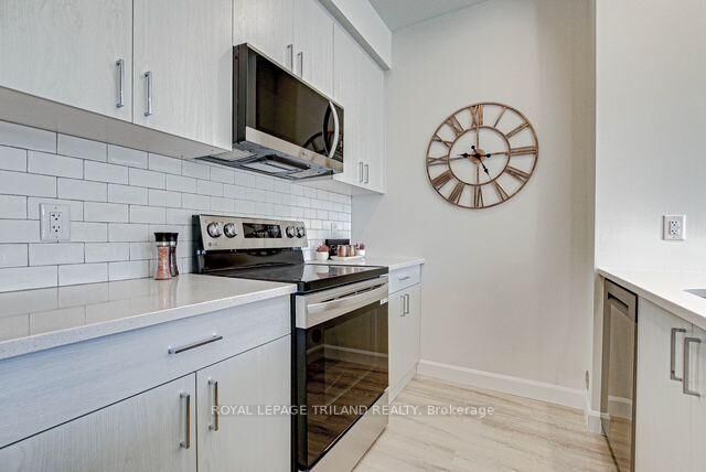 Property Photo:  75 Walnut Street 307  ON N5R 2Y7 