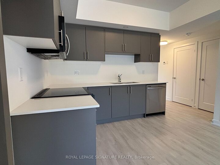 Property Photo:  42 Lowes Road W 16  ON N1G 4X2 