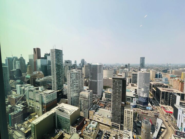 Property Photo:  252 Church Street 5702  ON M5B 0E6 