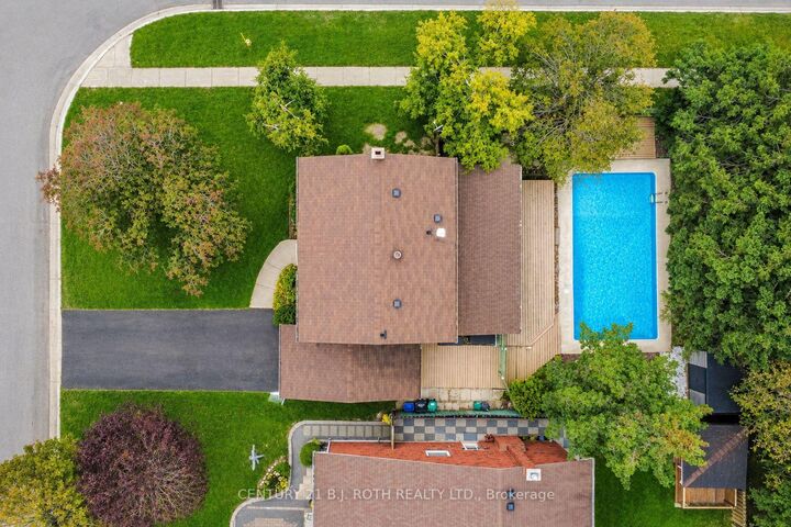 Property Photo:  77 Pepler Place  ON L4N 5E3 