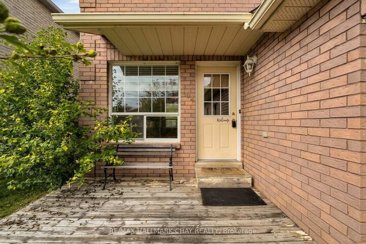 Property Photo:  104 Ferguson Drive  ON L4N 7E5 