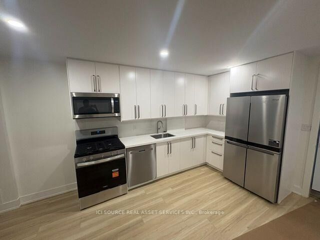 Property Photo:  152 Brunswick Avenue 4  ON M5S 2M2 