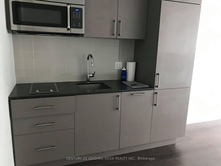 Property Photo:  27 Bathurst Street 1116W  ON M5V 2P1 