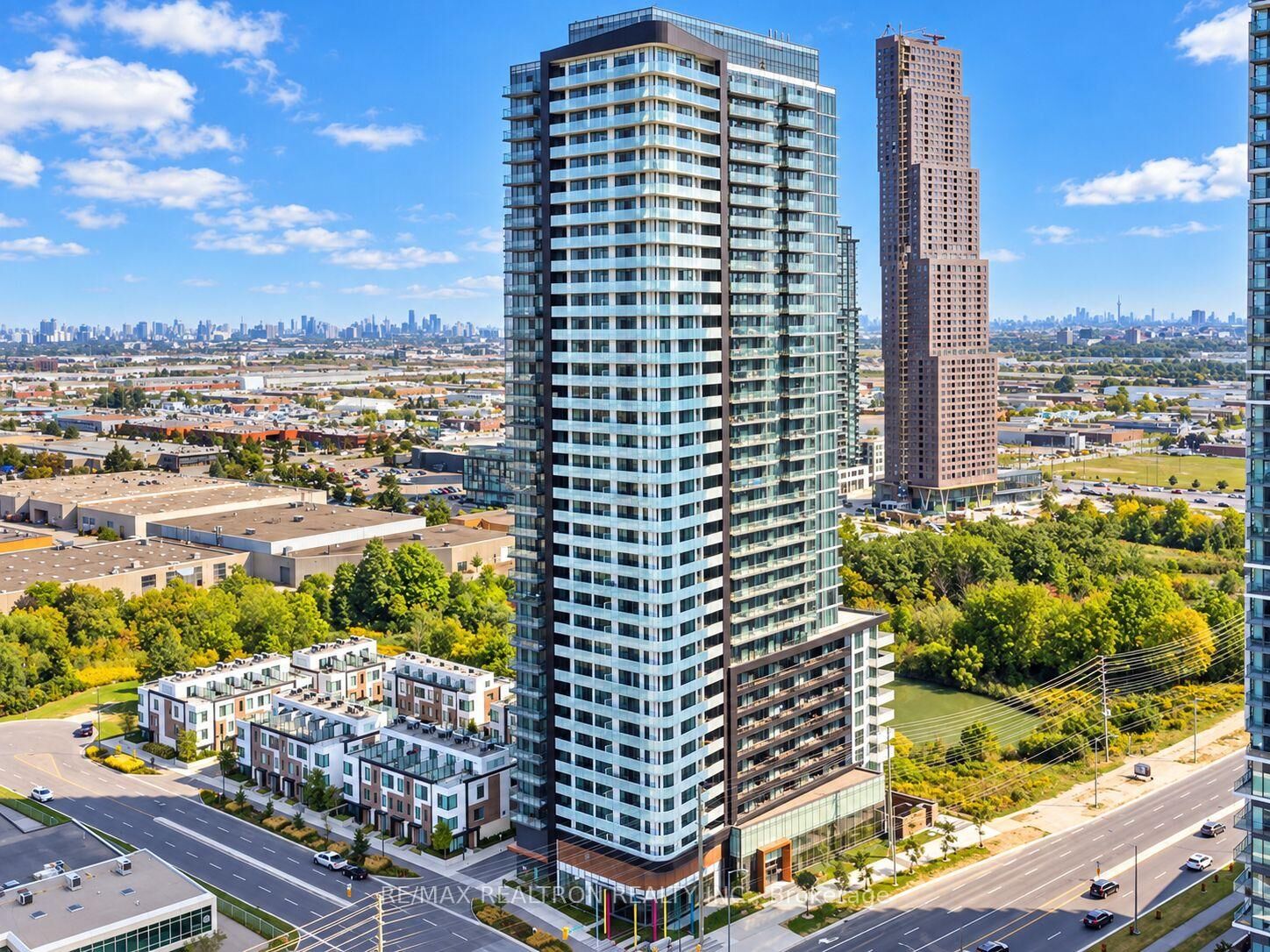 Property Photo:  7895 Jane Street 2917  ON L4K 0K2 