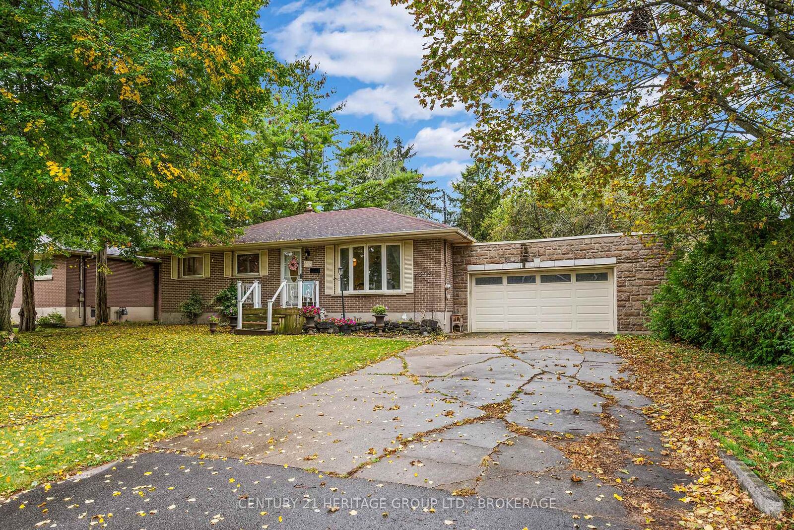 Property Photo:  413 Maple Ridge Drive  ON K7M 5P1 