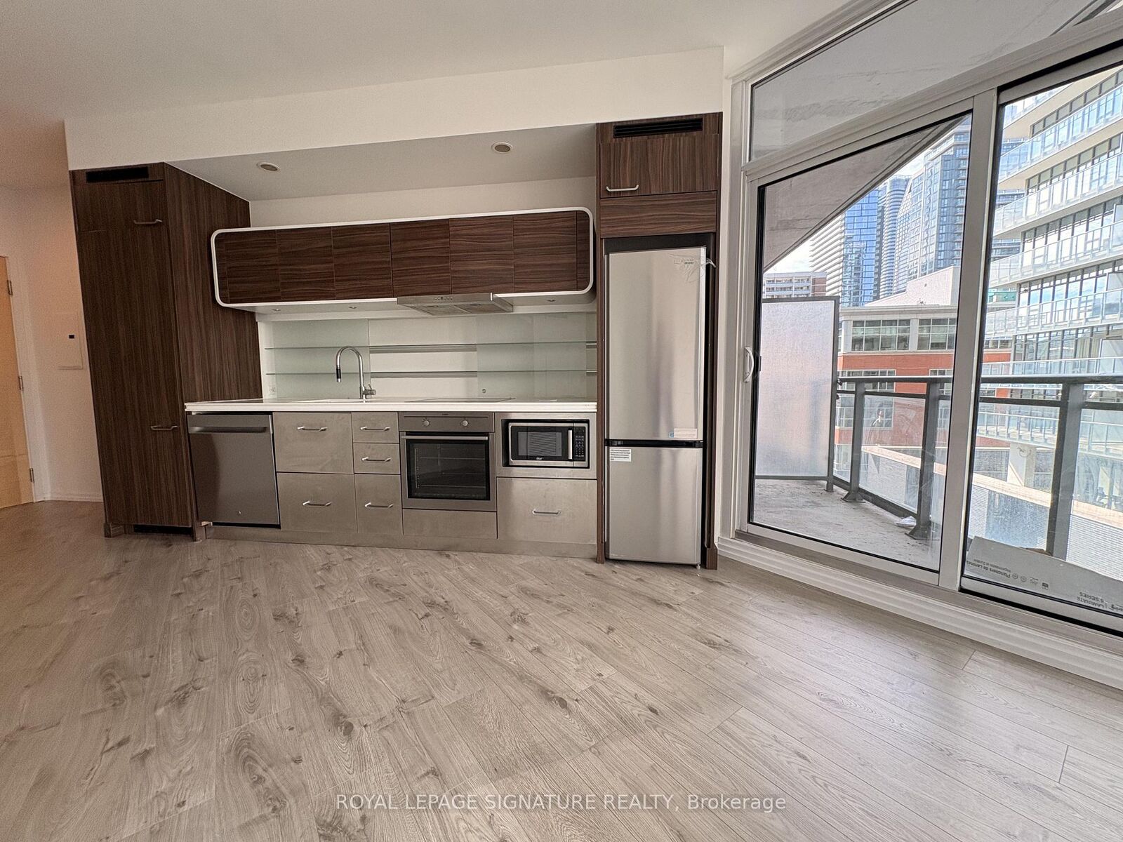 Property Photo:  45 Charles Street E 806  ON M4Y 0B8 