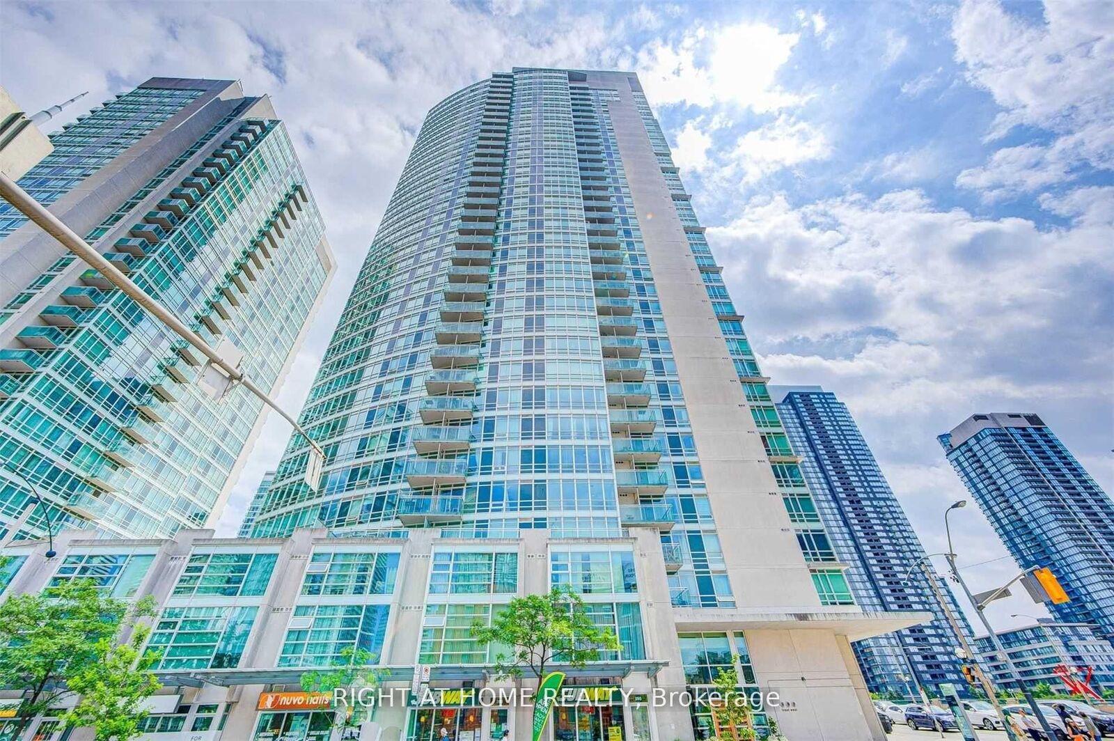 Property Photo:  397 Front Street W 2005  ON M5V 3S1 