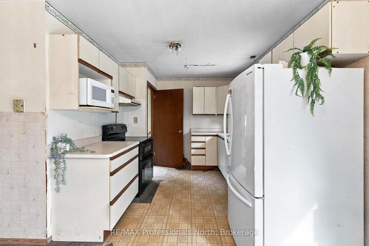 Property Photo:  23 Vintage Crescent  ON K0M 2K0 