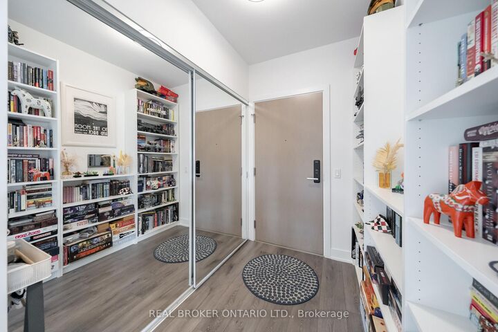 Property Photo:  575 Bloor Street E 2108  ON M4W 0B2 
