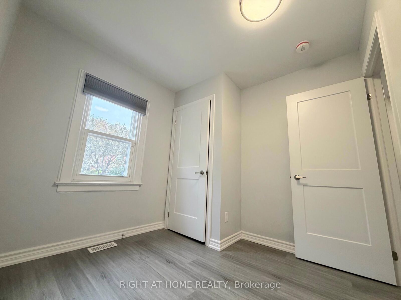 Property Photo:  408 Strathmore Boulevard Upper  ON M4C 1N5 