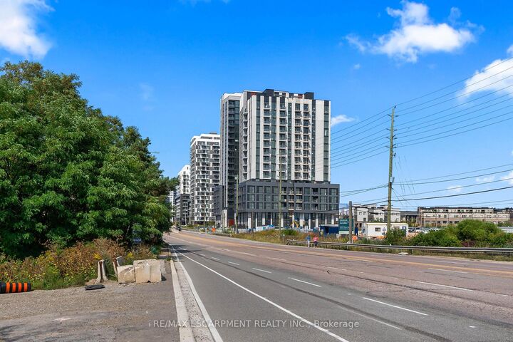 Property Photo:  3079 Trafalgar Road 1808  ON L6H 8C5 