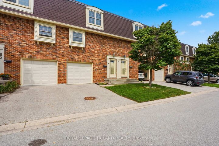 Property Photo:  900 Pond View Road 84  ON N5Z 4L7 