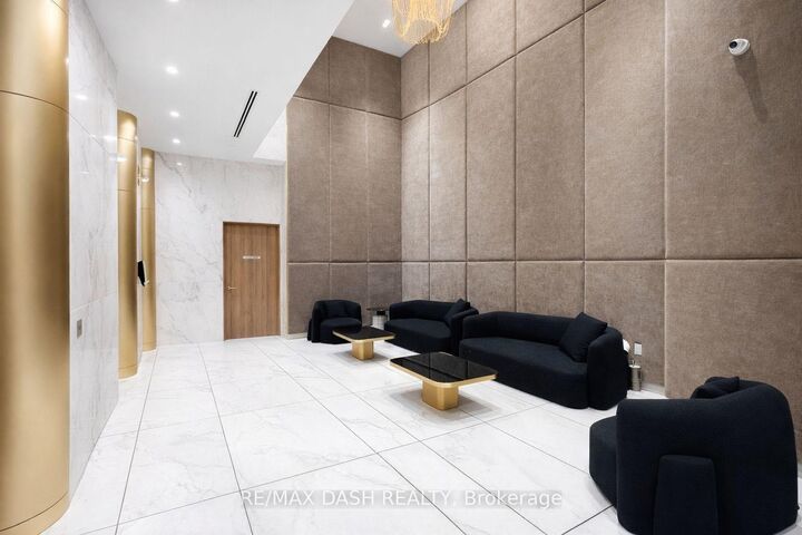 Property Photo:  634 Church Street 2002  ON M4Y 0G9 