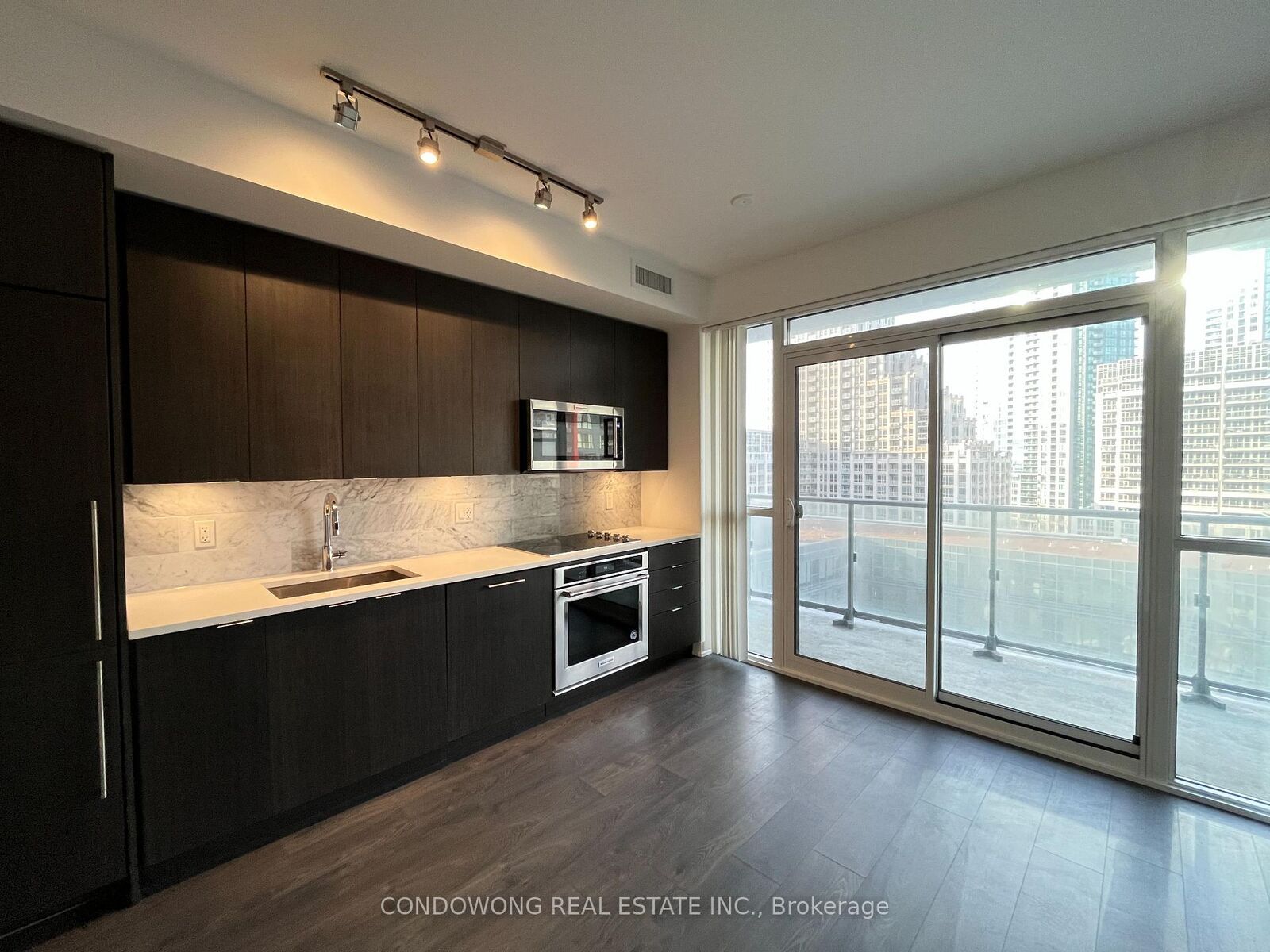 Property Photo: 38 Iannuzzi Street 1003 ON M5V 0S2