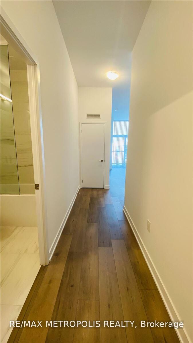 Property Photo:  10 Honeycrisp Crescent 211  ON L4K 0M7 