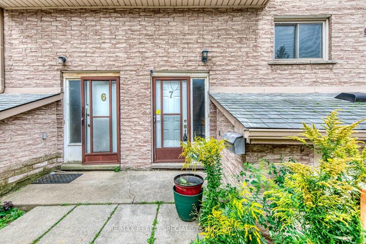 Property Photo:  325 Mary Street 7  ON L8L 8A2 