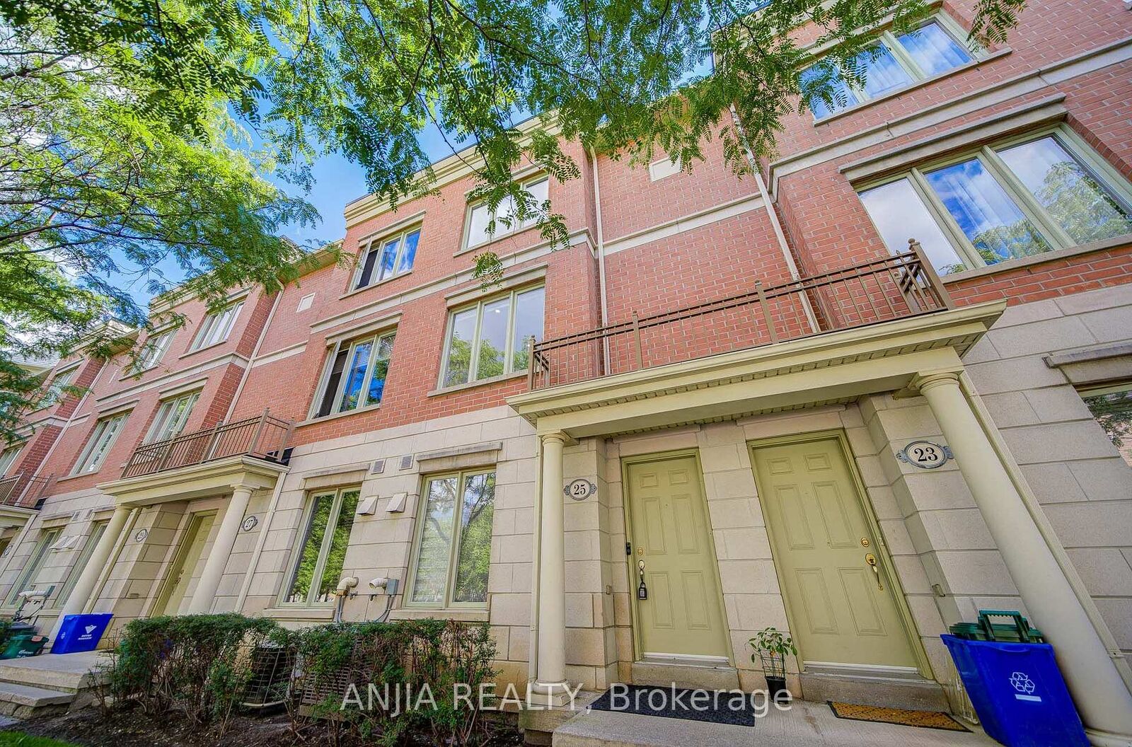 Property Photo: 25 Galleria Parkway ON L3T 0A4