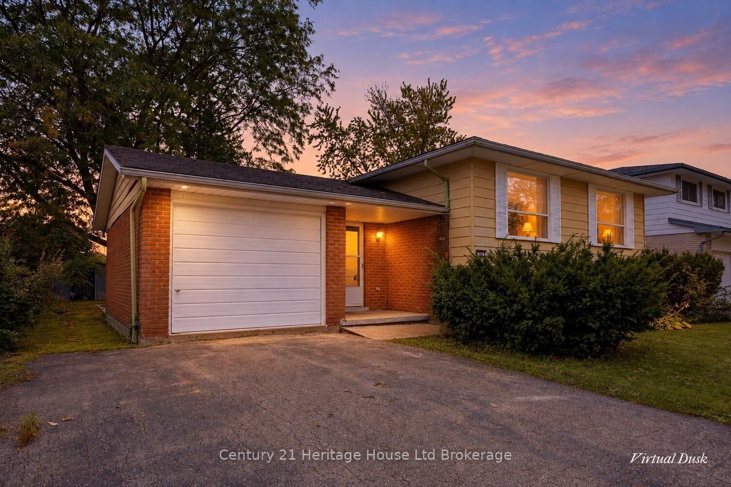 Photo de la propriété:  111 Briarhill Drive  ON N5A 6N6 