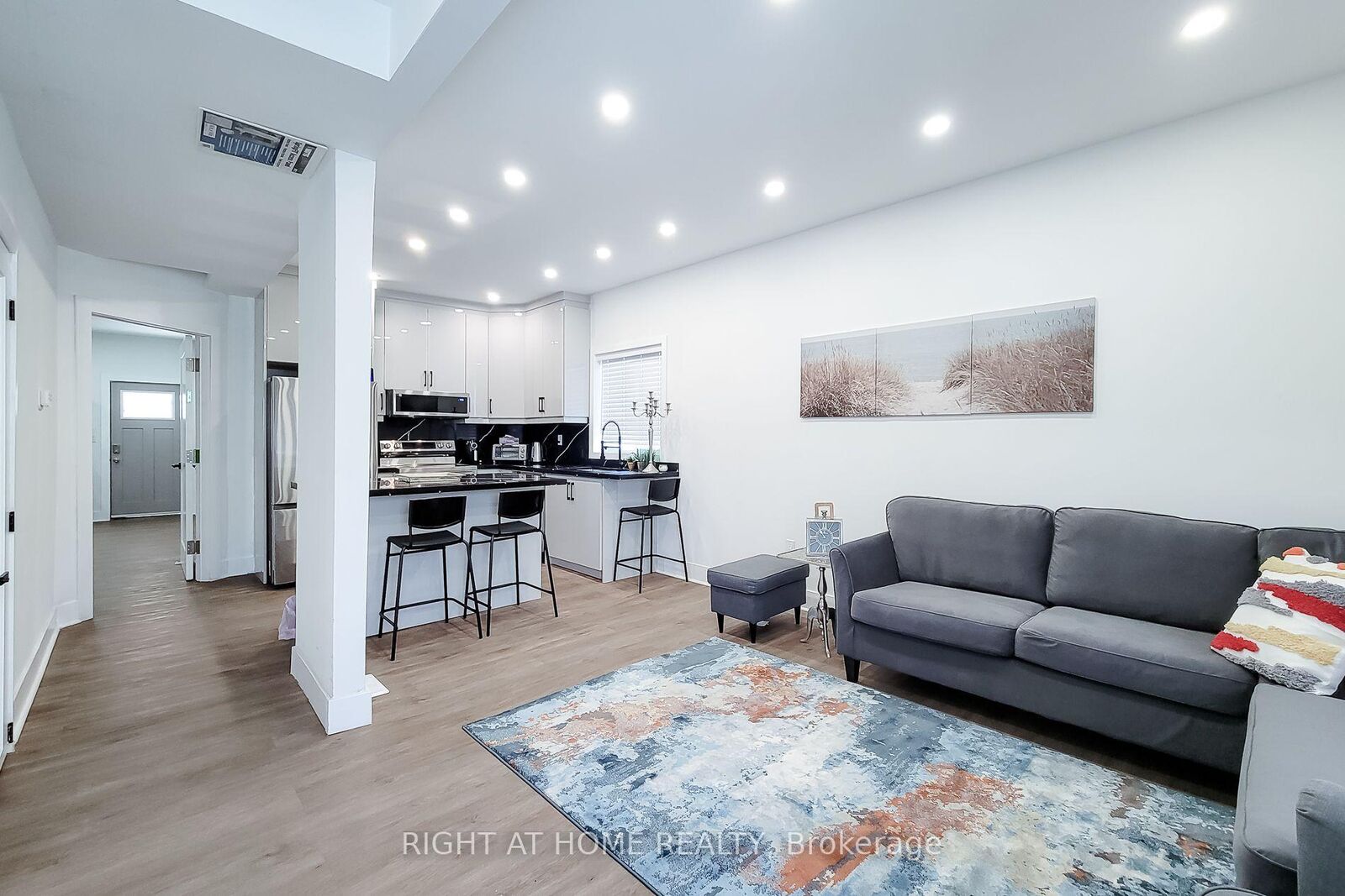 Property Photo:  78 Hillyard Street E  ON L8L 6B4 