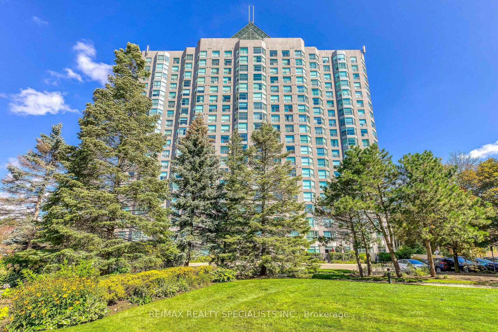 Property Photo:  2155 Burnhamthorpe Road W 212  ON L5L 5P4 