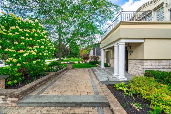Property Photo:  2197 Courrier Lane  ON L5C 1V1 