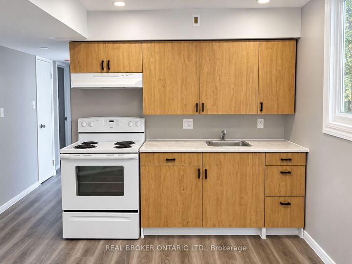 Property Photo:  93 Brybeck Crescent C  ON N2M 2C5 