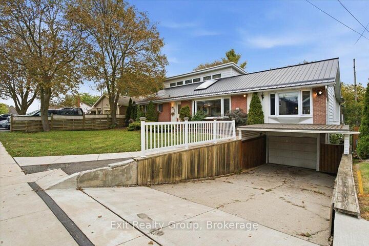 Property Photo:  102 Orchard Drive  ON K8P 2K7 