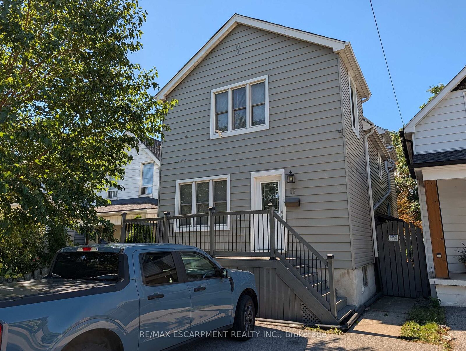 Property Photo:  12 East 24th Street Upper  ON L8V 2X7 