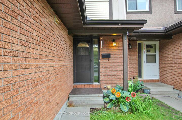 Photo de la propriété:  75 Clarkson Crescent  ON K2L 3C9 