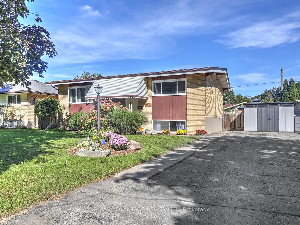 Property Photo:  98 Goldwick Crescent  ON N5V 2L1 