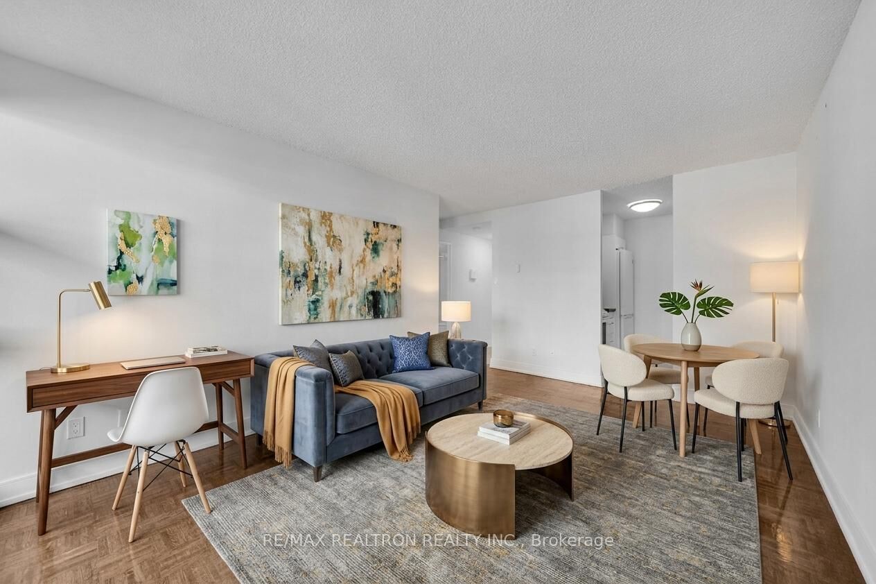 Property Photo: 33 Isabella Street 1811 ON M4Y 2P7