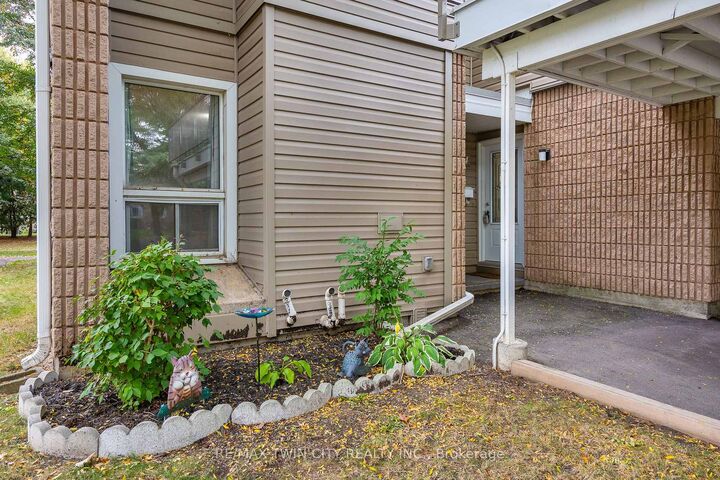 Property Photo:  65 Glamis Road 74  ON N1R 6W4 