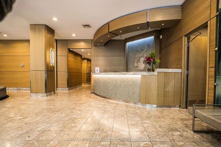 Property Photo:  44 St Joseph Street 1811  ON M4Y 2W4 