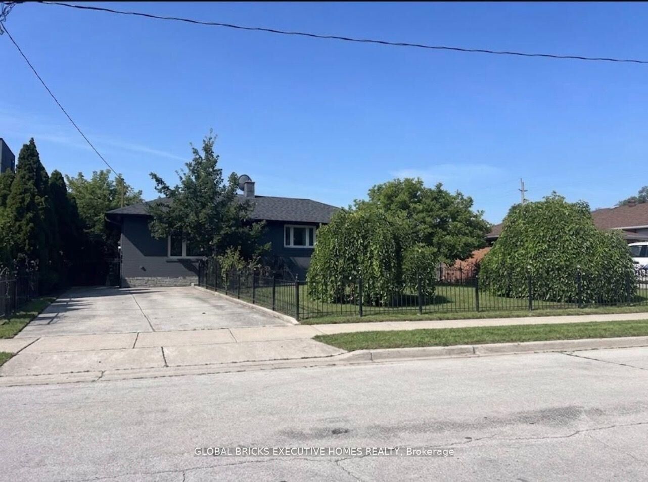 Property Photo: 384 Ashbury Road ON L6K 2M7