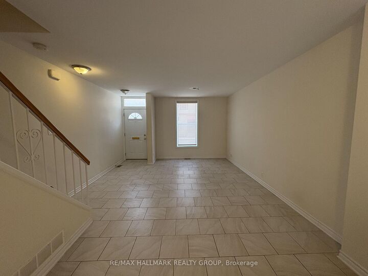 Property Photo:  230 Cumberland Street  ON K1N 5J1 