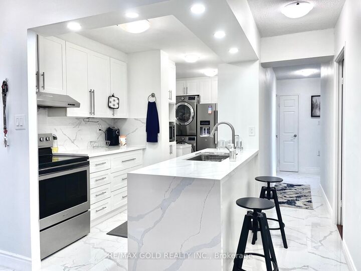 Property Photo:  390 Dixon Road 1611  ON M9R 1T4 