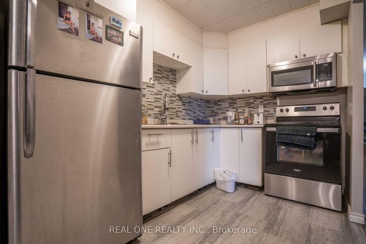 Property Photo:  6 Walton Avenue 204  ON N2C 2B5 