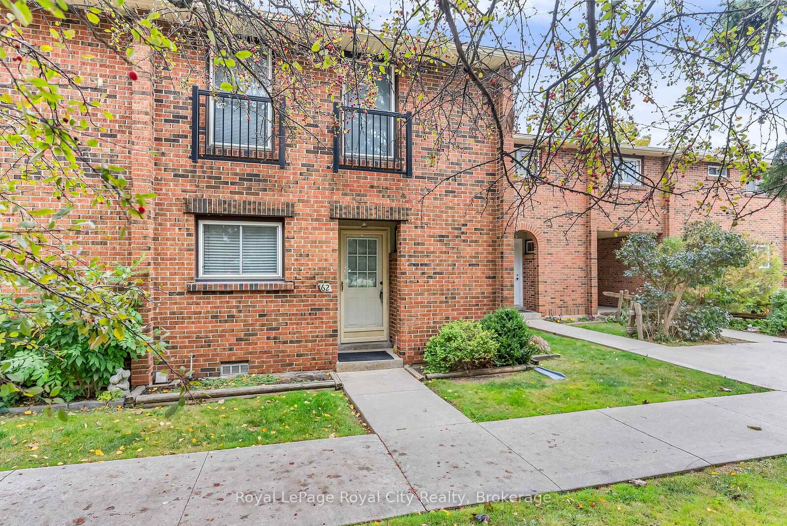 Property Photo:  201 Silvercreek Parkway N 62  ON N1H 3T4 