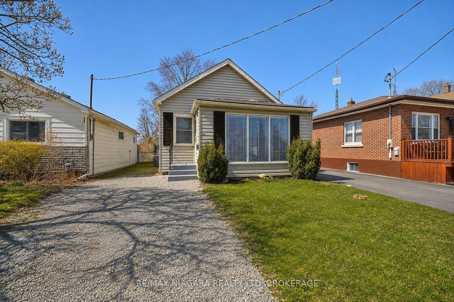 Property Photo:  44 Churchill Street  ON L2S 2P5 