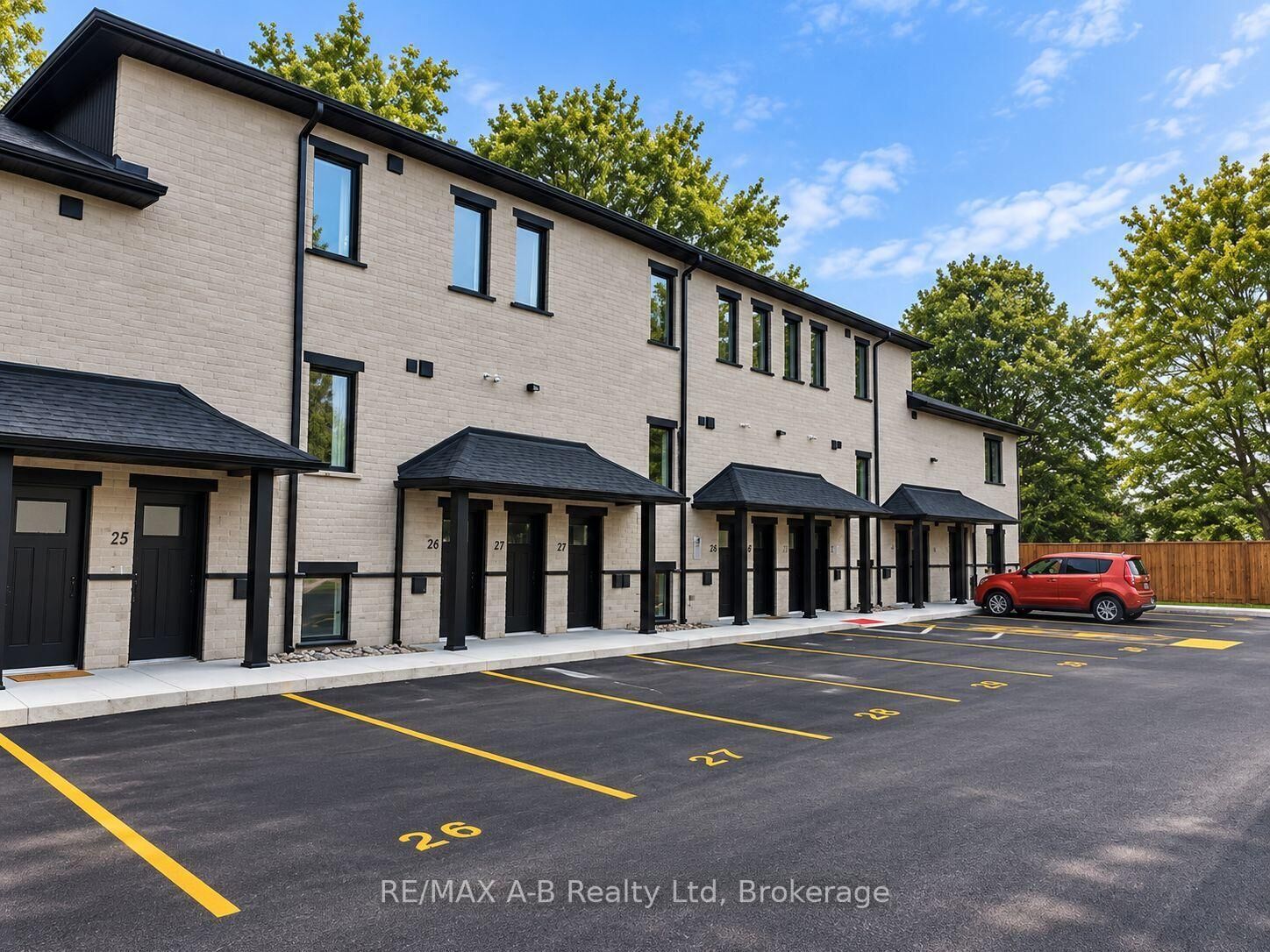 Property Photo:  428 Queen Street W 26  ON N4X 0C8 