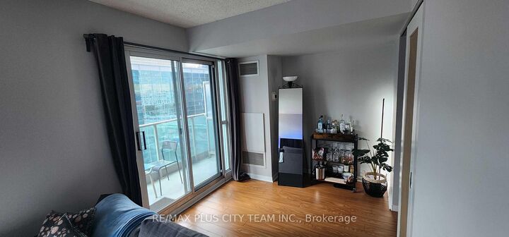 Property Photo: 18 Yonge Street 1314 ON M5E 1R4