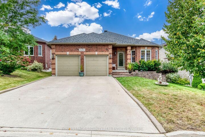 Photo de la propriété: 25 Pinecliff Crescent ON L4N 5V2