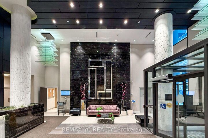 Property Photo:  9191 Yonge Street 201  ON L4C 1E2 