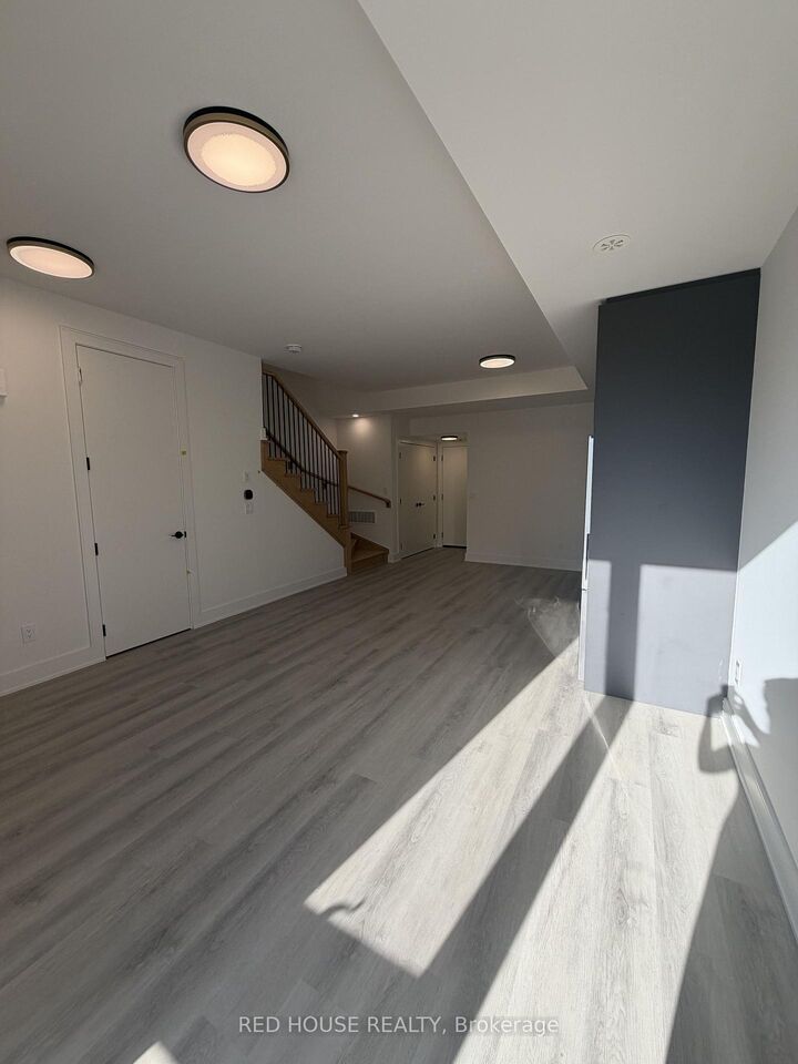 Property Photo:  254 Ellis Avenue  ON L2P 0G9 